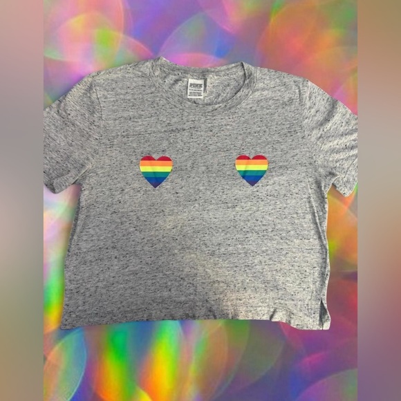PINK Victoria's Secret Cropped shirt Rainbow Hearts - Picture 1 of 4